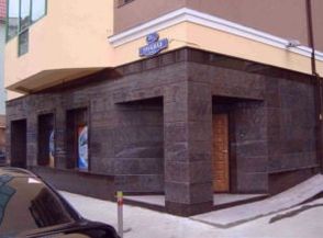 Здание облицованное натуральным камнем